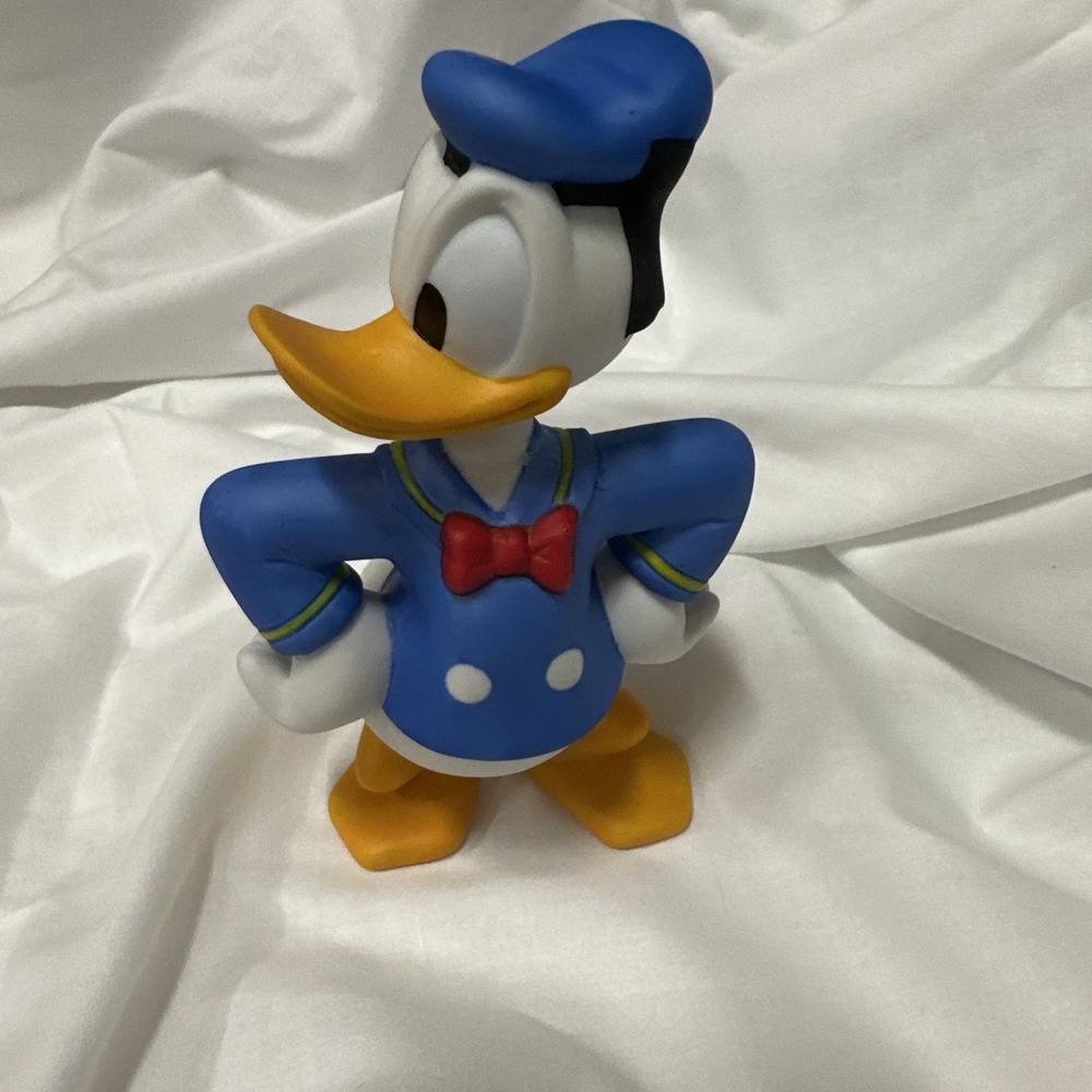 Walt‎ Disney Vintage Bisque Ceramic Donald Duck 6" Figurine Mint Condition
